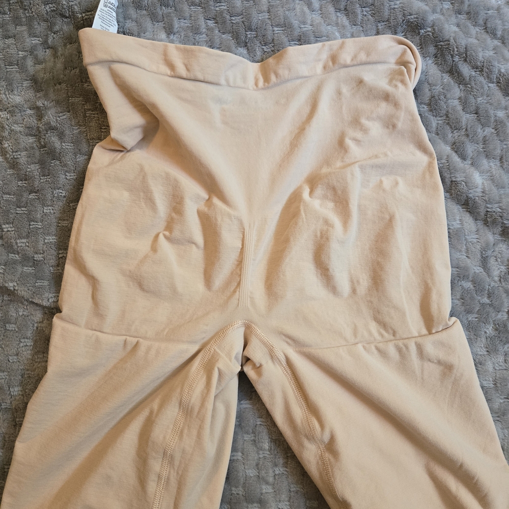 SPANX Mid Thigh Power Shaping Shorts. NWOT.
